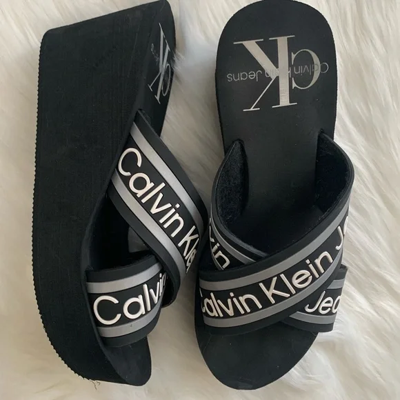 Calvin Klein excellent condition size 7.5 Black & White 815frv82ClL._AC_SY350_QL65_.jpg main image 2
